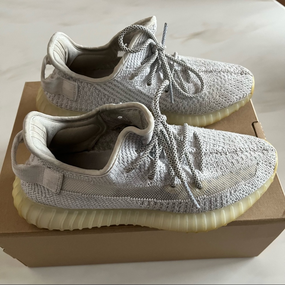 VGUC Yeezy Boost 350v2 static size 9 - Picture 5 of 13
